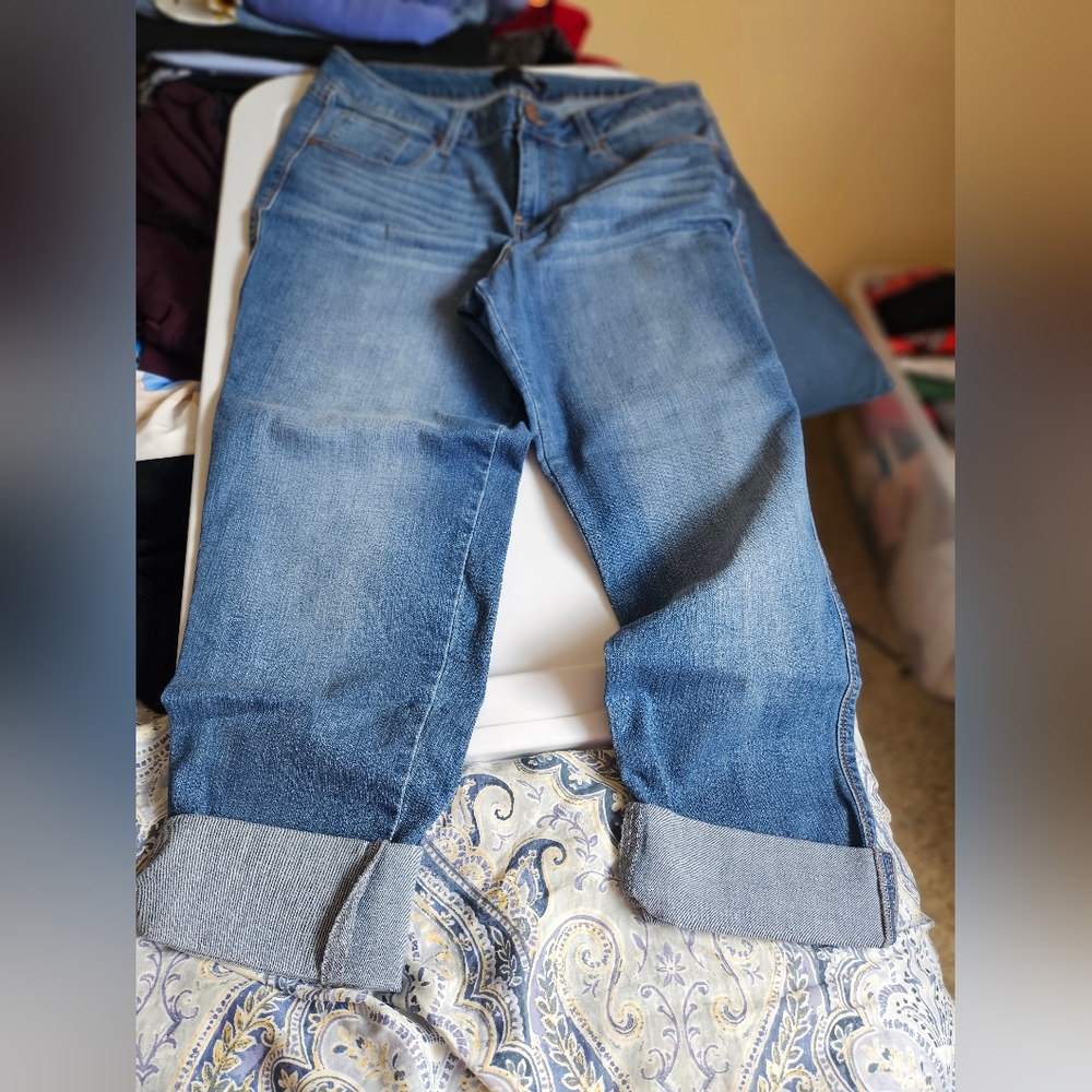 1822 Denim Blue Capris
